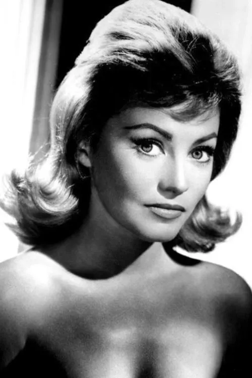 Jackie Loughery interpretando a Handmaiden