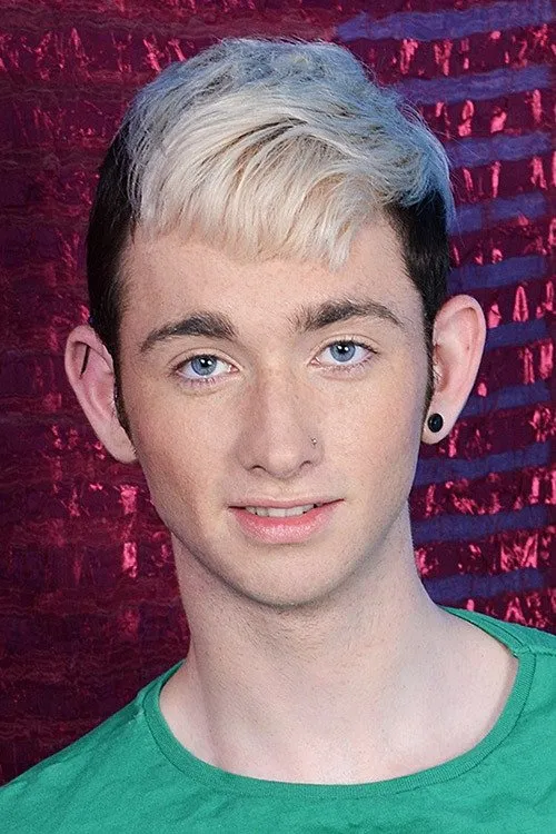 Jacob Daniels interpretando a 