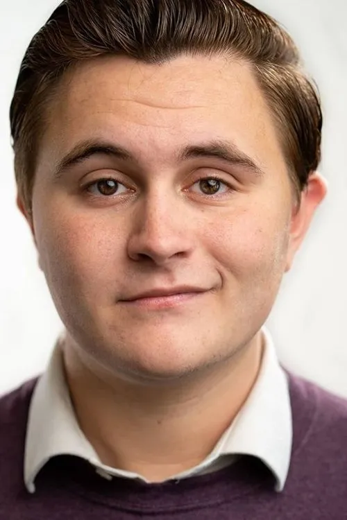 Jacob Normyle interpretando a Reyn