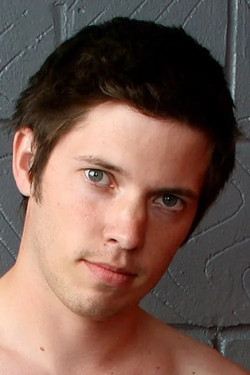 Jacob Richards interpretando a