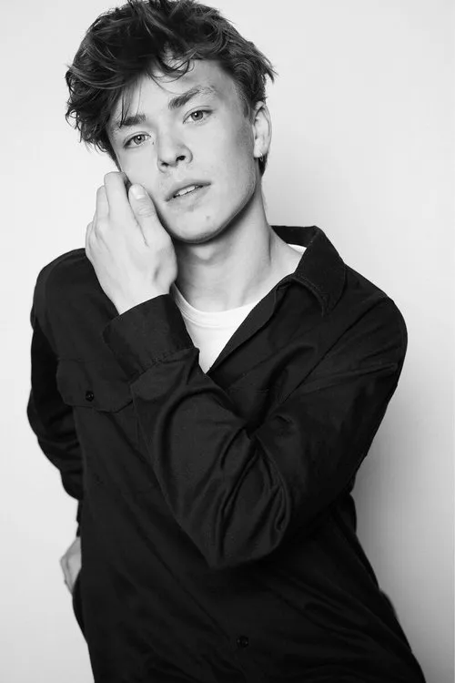 Jacob Spang Olsen — personaje: Axel