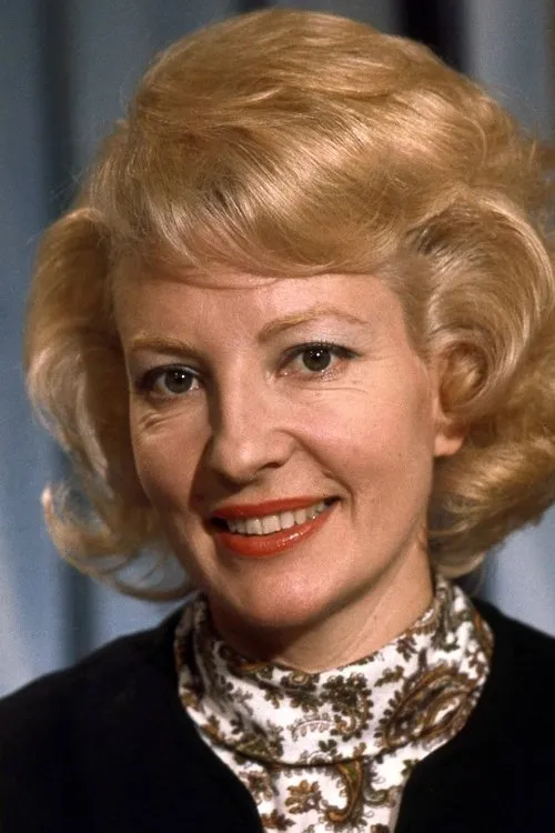 Jacqueline Caurat interpretando a La reporter