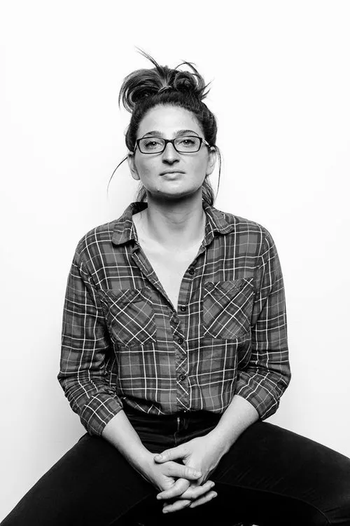 Jacqueline Rice interpretando a Monica