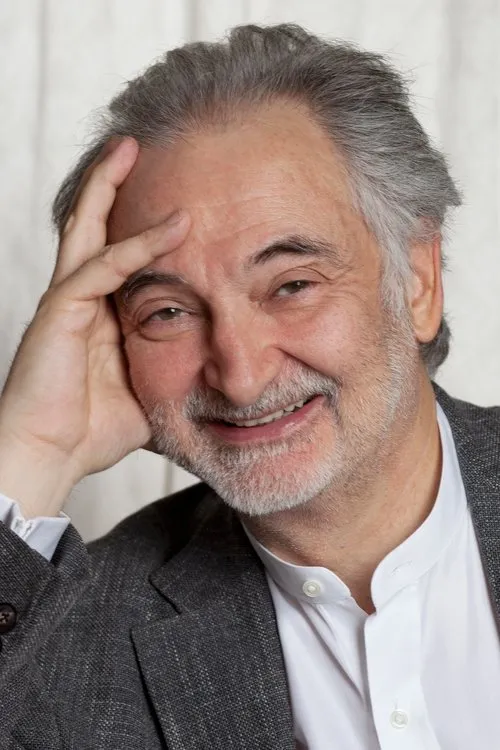 Jacques Attali interpretando a Self