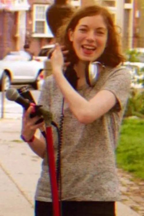 Jacquie Baker interpretando a Jacquie