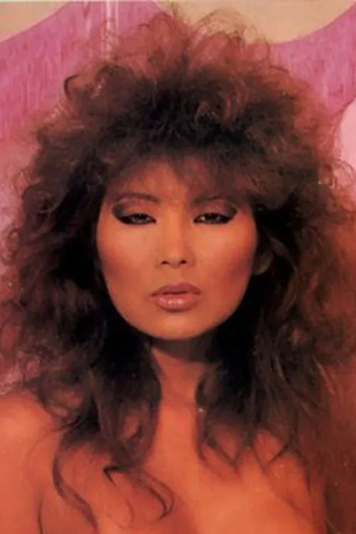 Jade East interpretando a Turkish Colonel in 'Midnight Sexpress'