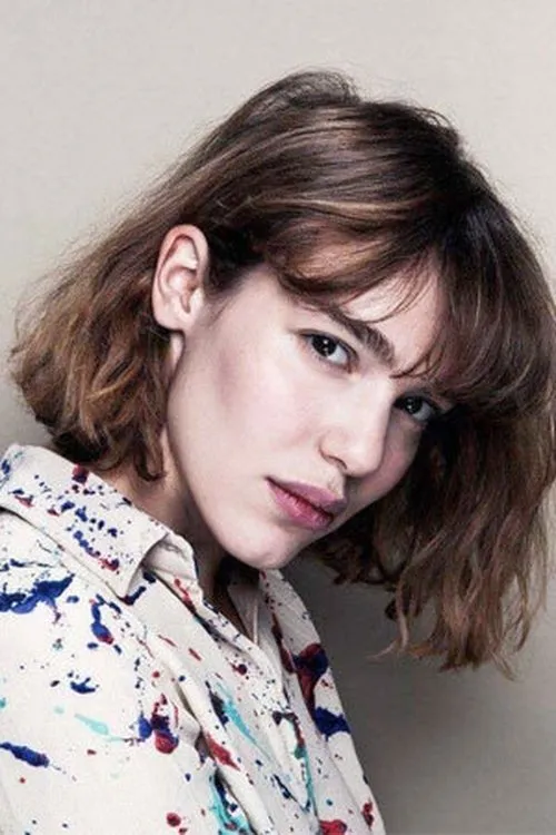 Jade Henot interpretando a 