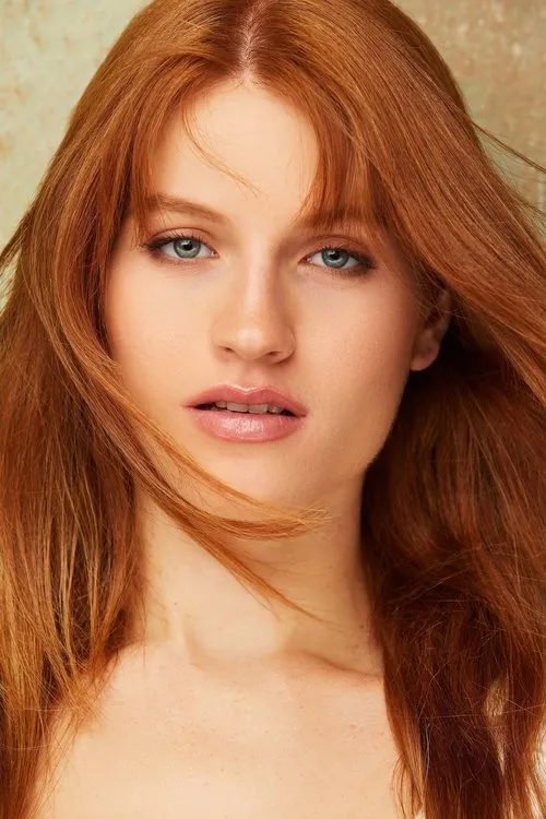 Jade Patteri interpretando a Rachel