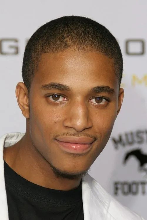 Jade Yorker interpretando a Mikey