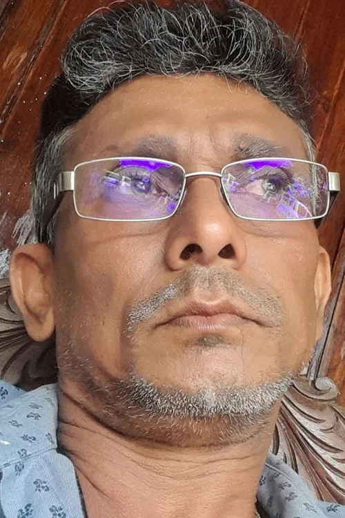 Jagath Benaragama interpretando a Drug Dealer