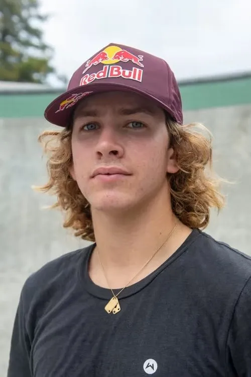 Jagger Eaton interpretando a Beach Guy