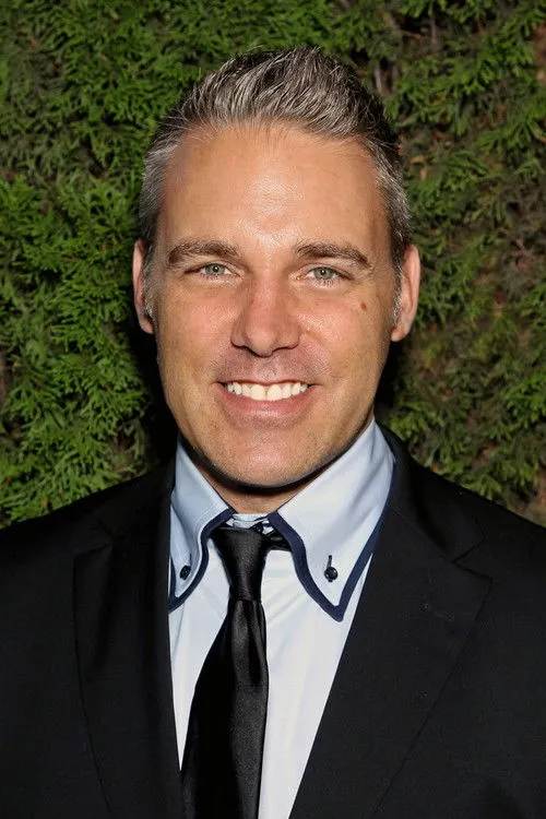 Jaie Laplante interpretando a Julian