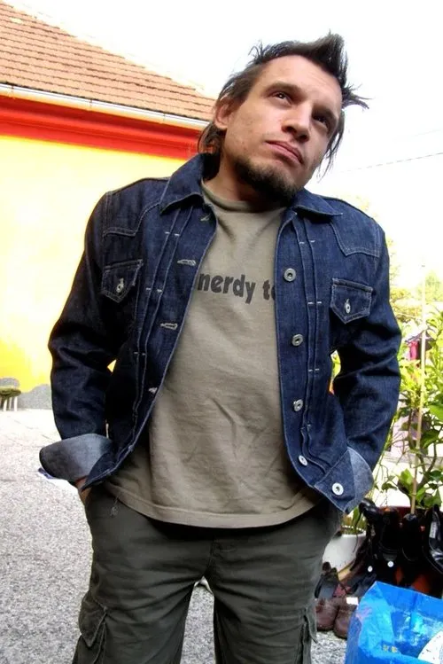 Jaka Fon interpretando a Hubert