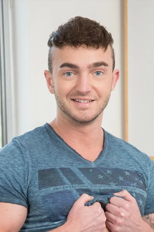 Jake Ashford interpretando a 