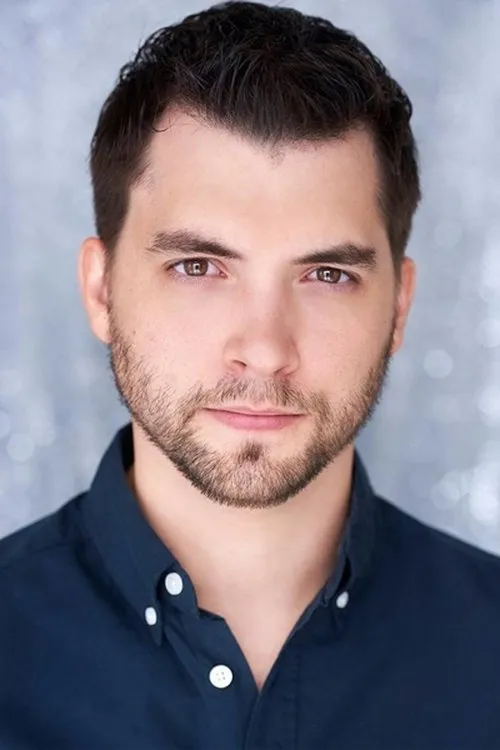 Jake Bowman interpretando a Adam