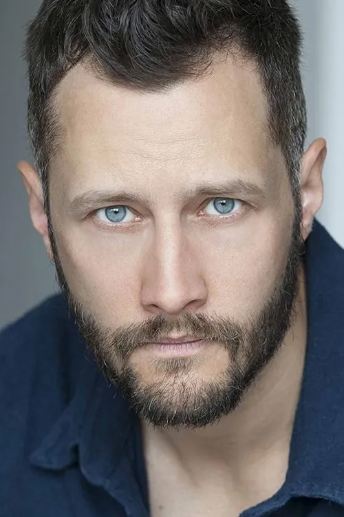 Jake Michaels interpretando a Max