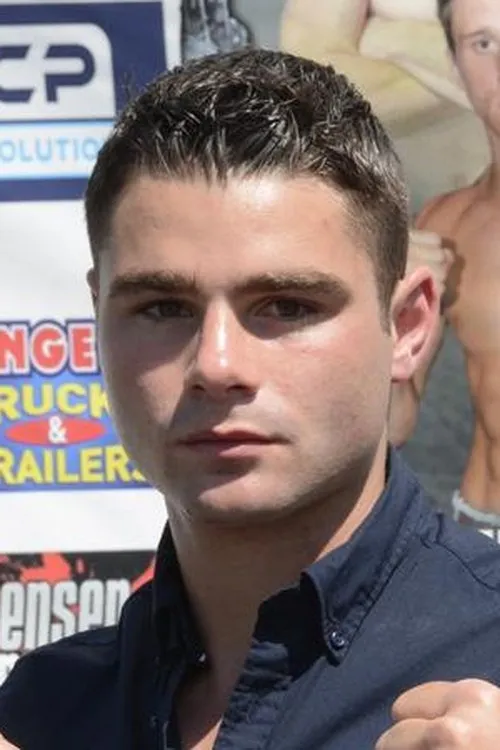 Jake Wyllie interpretando a Self