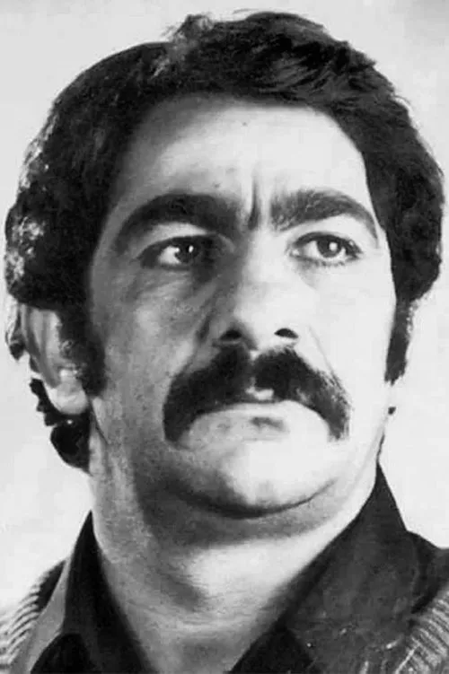 Masoud Rayegan ha trabajado con Jalal Pishvaian en 1 ocasiones