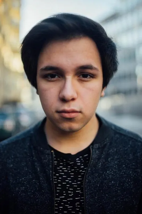 Jamal Hadjkura — personaje: Isaac