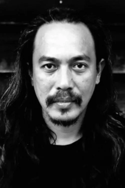 Jamaluddin Latif interpretando a