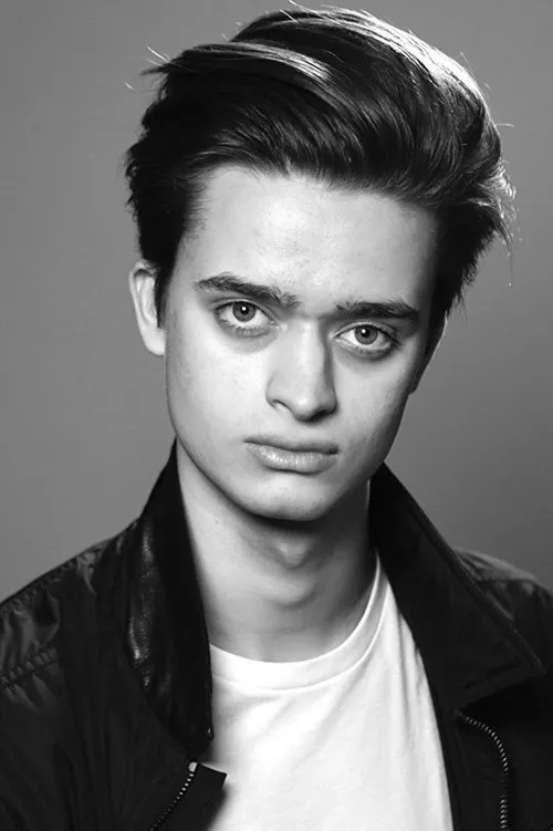 James Ainsworth — personaje: Andrew