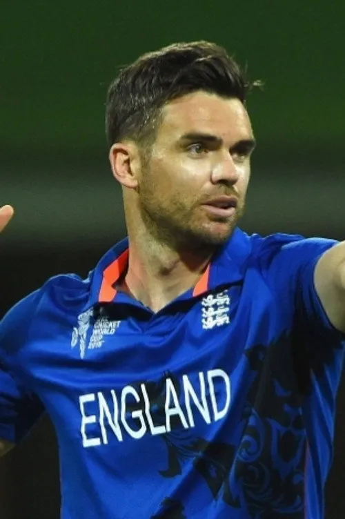 Monty Panesar ha trabajado con James Anderson en 1 ocasiones
