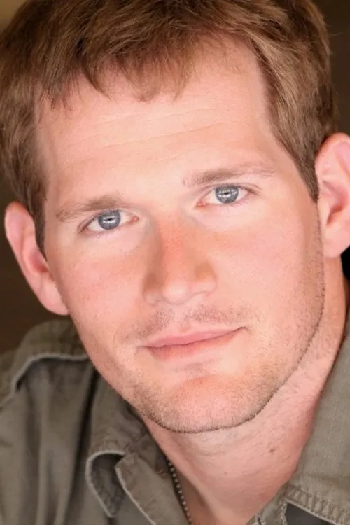 James Bane interpretando a Dustin