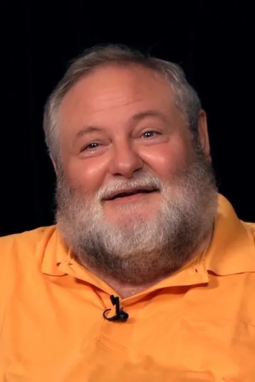 James Belohovek interpretando a 