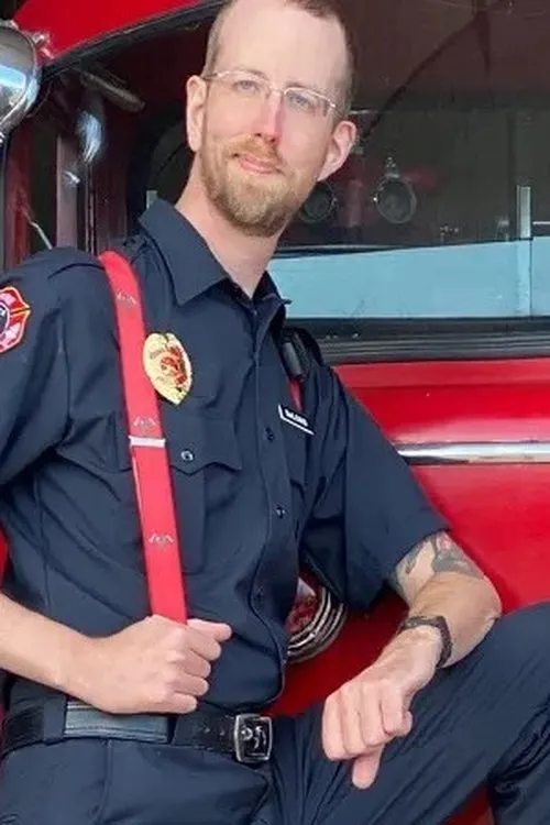 James Faulkner — personaje: DeLong