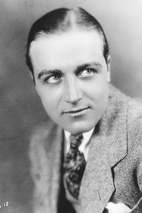 James Hall interpretando a Robert Van Wye