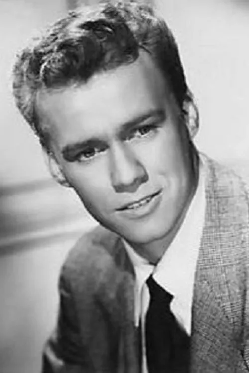 James Holden interpretando a Sgt. Frank Swan