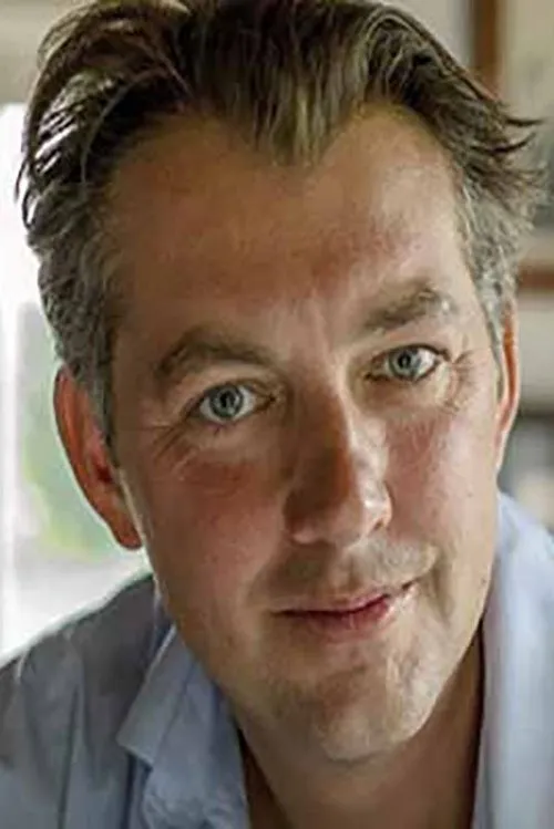 James Holland interpretando a Author and Presenter