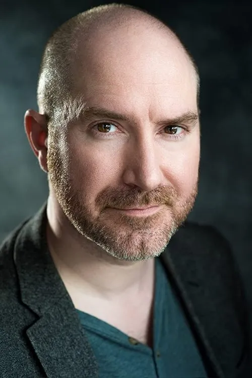 James Hyland interpretando a Doctor