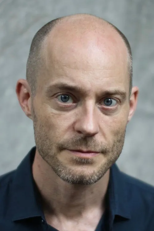 Shirleyann Kaladjian ha trabajado con James Laver en 1 ocasiones