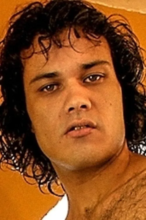 James Matarazo interpretando a 