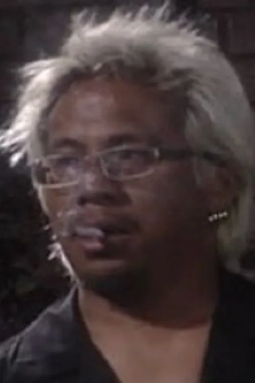 Nick Adams ha trabajado con James S. Mitchell en 1 ocasiones