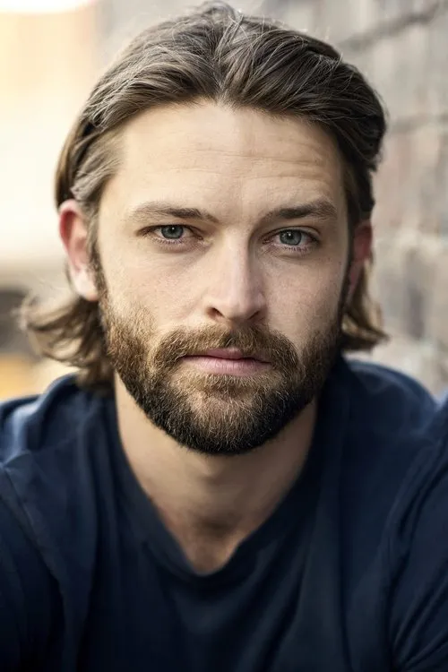 James Sweeny en su biografía y filmografía