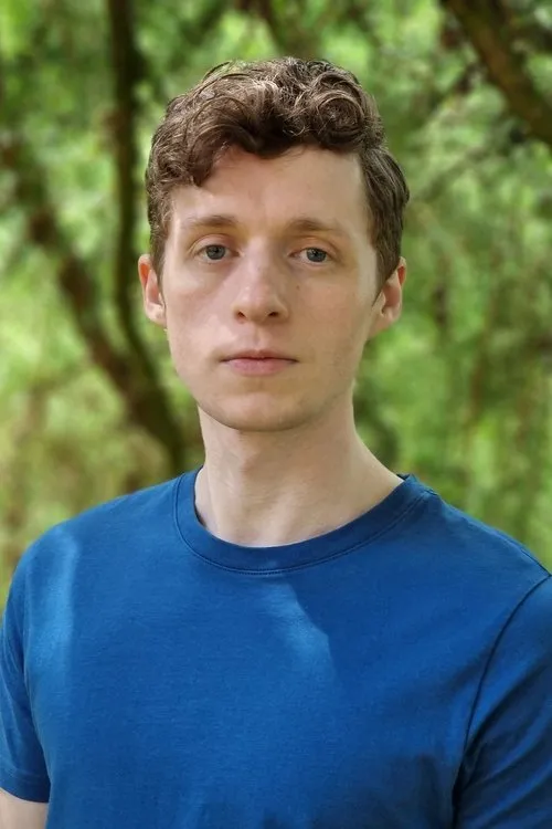 James Wiles interpretando a Harry