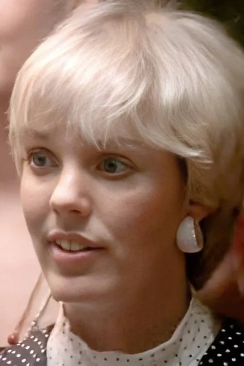 Jamie Jensen interpretando a Toni