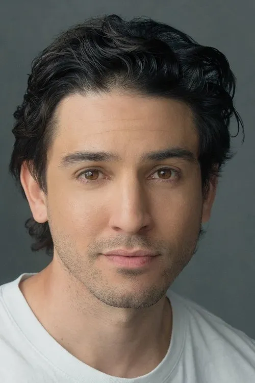 Jamie Ward interpretando a Romeo