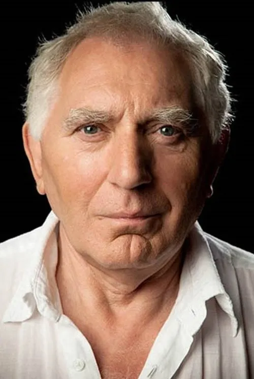 Jan Decleir interpretando a Bishop Köckerman