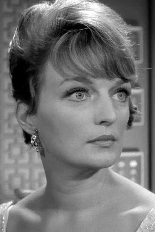 Jan Holden interpretando a