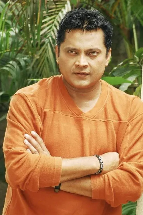 Janaka Kumbukage interpretando a Varuni's Father (Punchi Banda)