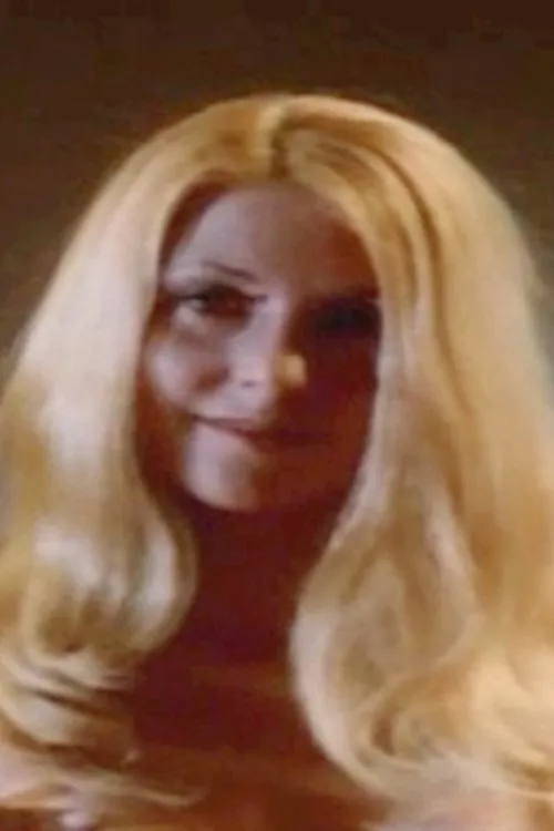 Jane Tsentas interpretando a Conception Room Girl