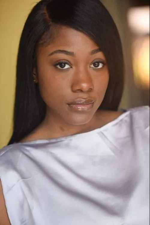 Janerica Smith interpretando a Karen