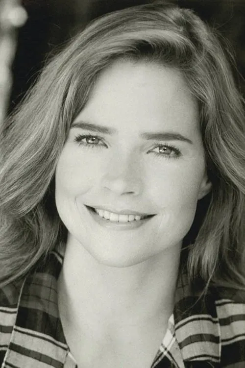 Janet Julian interpretando a Jennifer