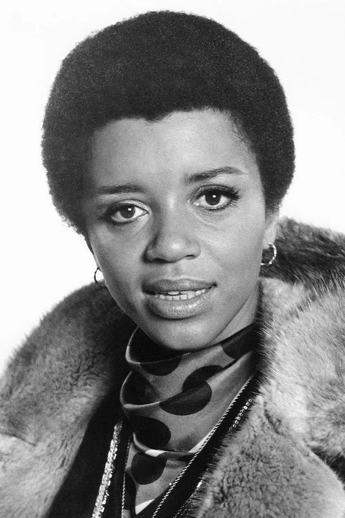 Janet MacLachlan interpretando a Mary Logan