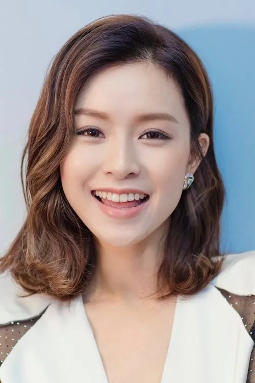 Janice Man interpretando a Zhang Yijun / Messenger of Helios