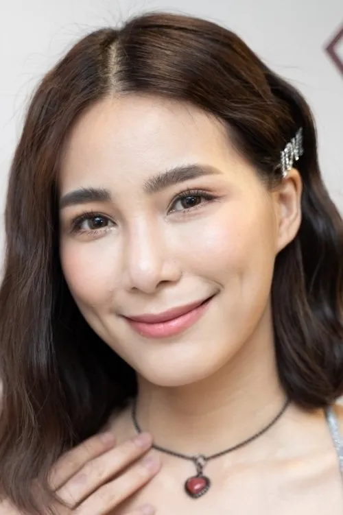 Janjira Janpitakchai interpretando a Yok