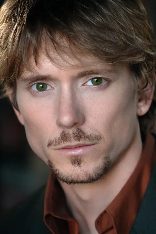 Jared Day interpretando a Dr. Baggot